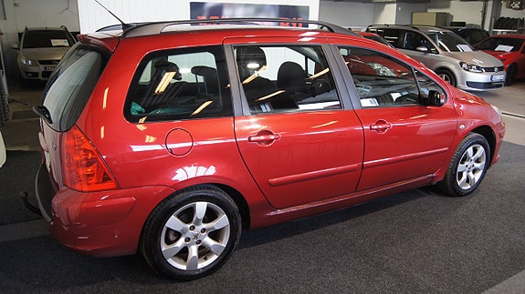 Peugeot 307 2 of 5