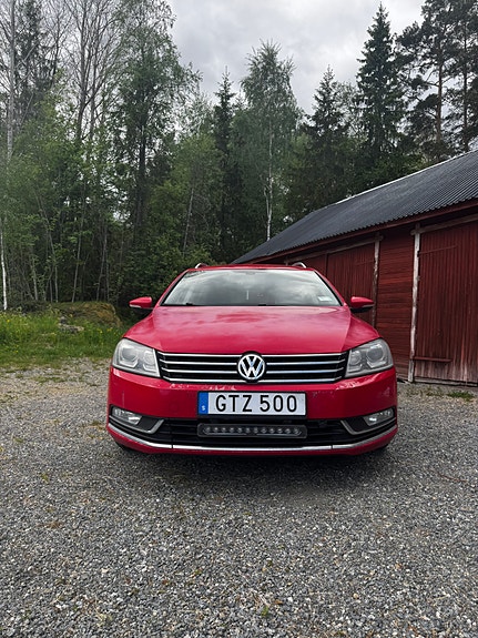 Volkswagen Passat 2 of 5