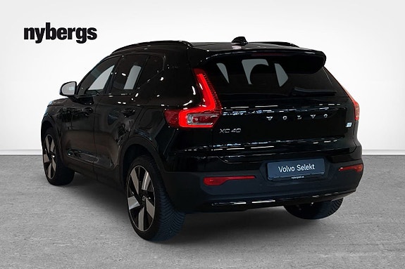 Volvo XC40 3 of 5
