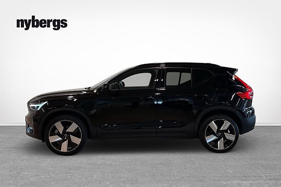 Volvo XC40 2 of 5