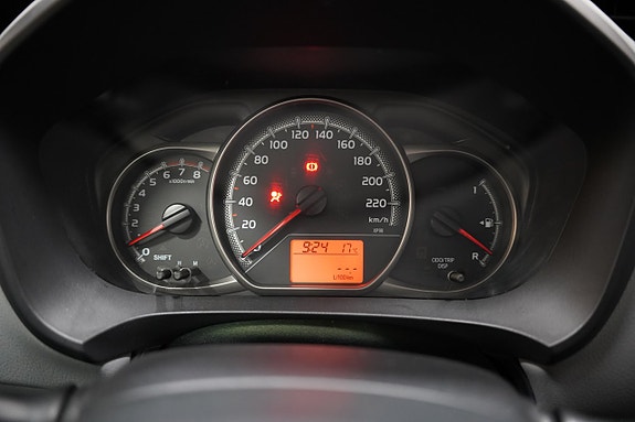 Toyota Yaris 13 of 19