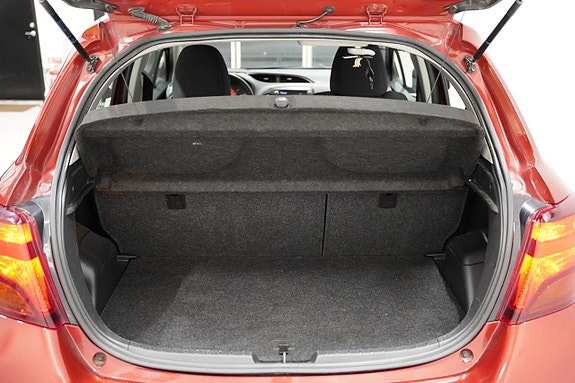 Toyota Yaris 19 of 19