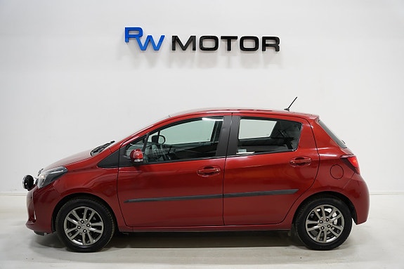 Toyota Yaris 3 of 5