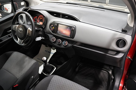 Toyota Yaris 8 of 19