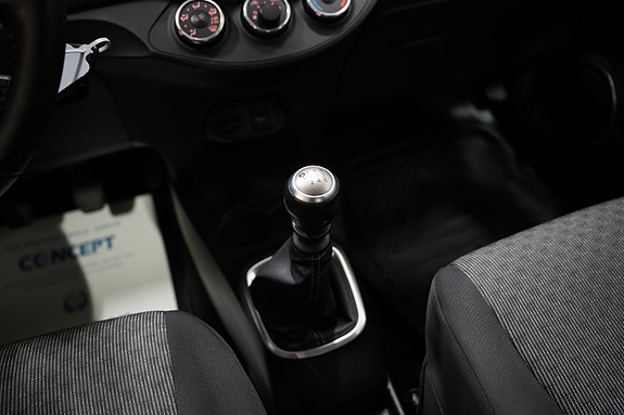 Toyota Yaris 14 of 19