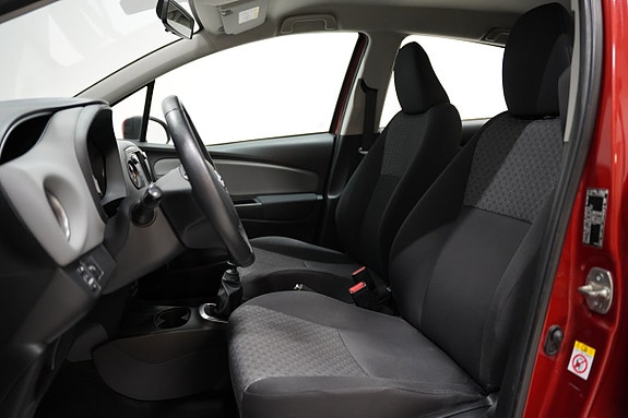 Toyota Yaris 7 of 19