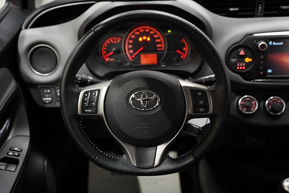 Toyota Yaris 11 of 19