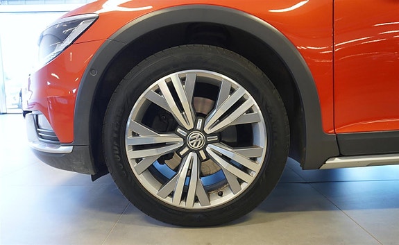 Volkswagen Passat Alltrack 3 of 5