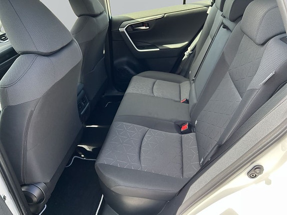 Toyota RAV4 7 of 10