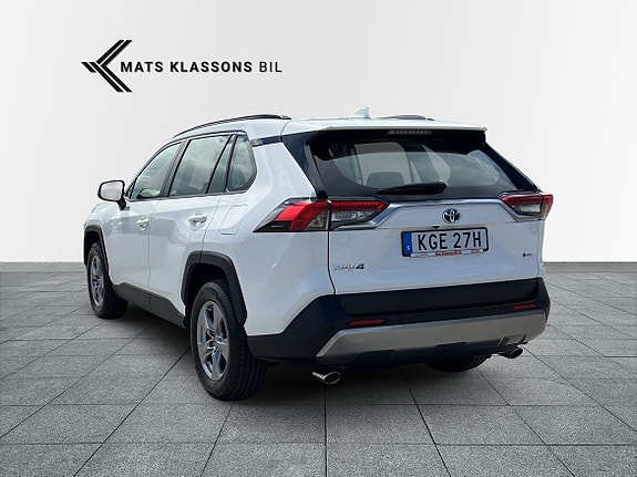 Toyota RAV4 2 of 10