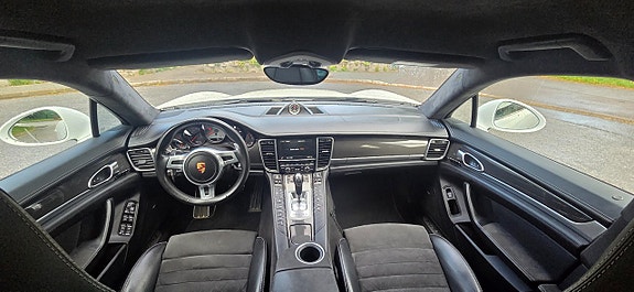 Porsche Panamera GTS 21 of 27