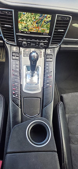 Porsche Panamera GTS 16 of 27