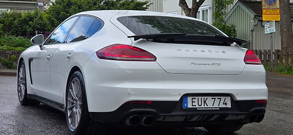 Porsche Panamera GTS 4 of 5