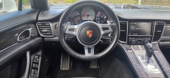 Porsche Panamera GTS 18 of 27