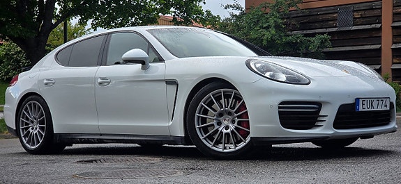 Porsche Panamera GTS 2 of 5