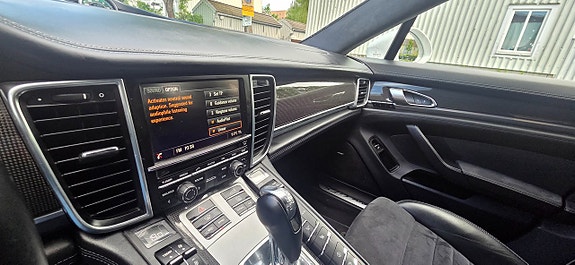Porsche Panamera GTS 19 of 27