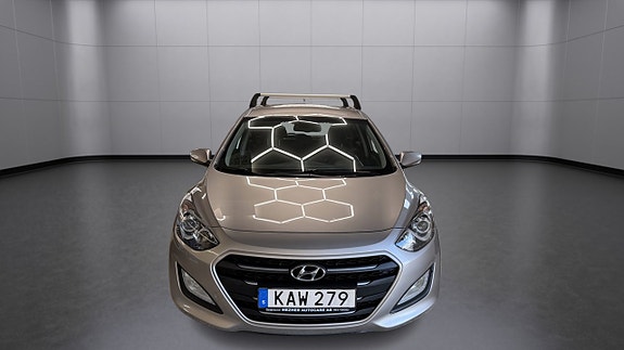 Hyundai i30 2 of 5