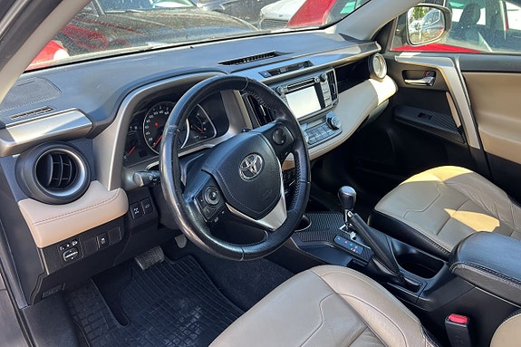 Toyota RAV4 18 of 30