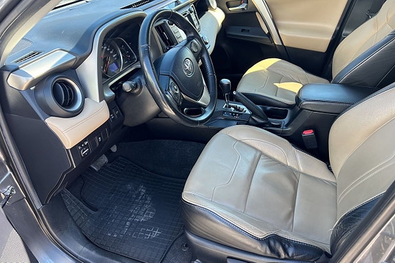 Toyota RAV4 17 of 30
