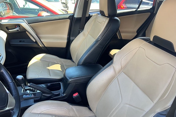 Toyota RAV4 19 of 30