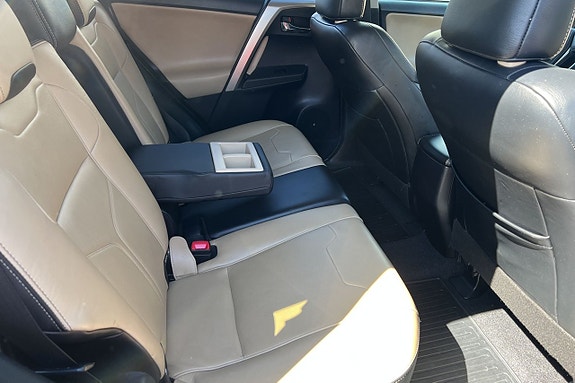 Toyota RAV4 11 of 30