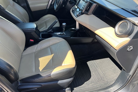 Toyota RAV4 13 of 30