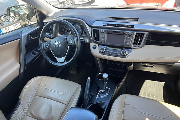 Toyota RAV4 12 of 30
