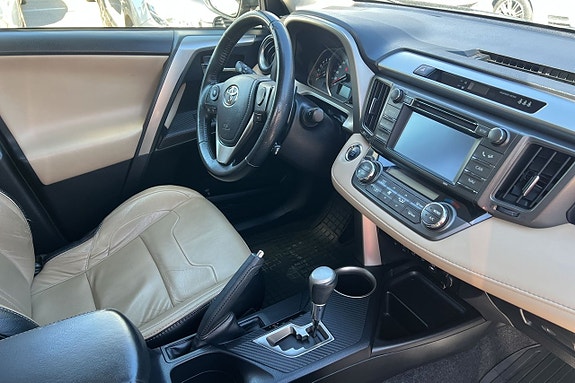 Toyota RAV4 16 of 30