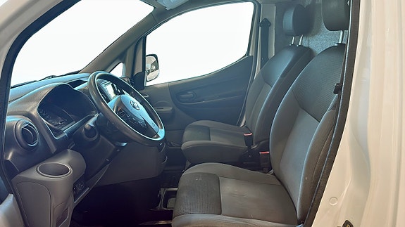 Nissan NV200 3 of 5