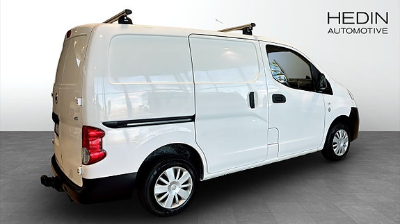 Nissan NV200 2 of 5
