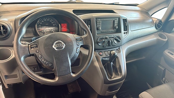 Nissan NV200 4 of 5