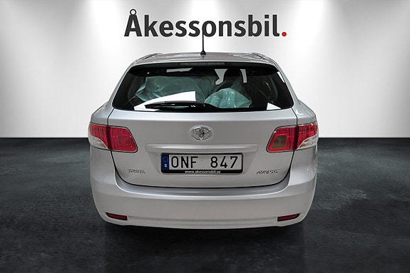 Toyota Avensis 3 of 5