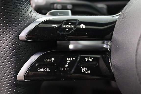 Mercedes-Benz GLB220 d 21 of 26