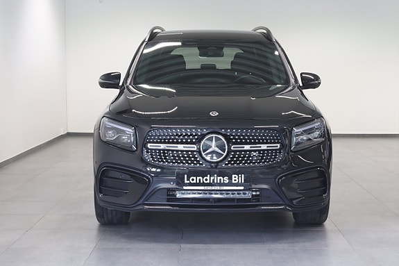 Mercedes-Benz GLB220 d 2 of 5