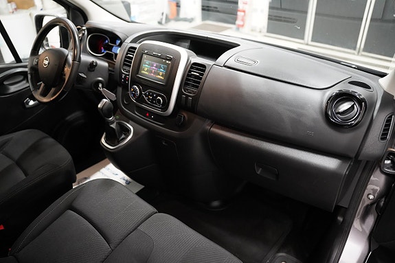 Nissan NV300 8 of 18