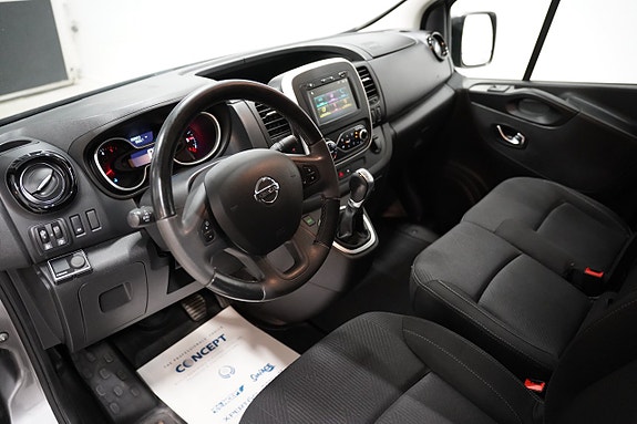 Nissan NV300 6 of 18