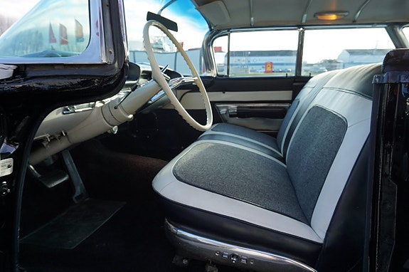 Oldsmobile 88 15 of 27
