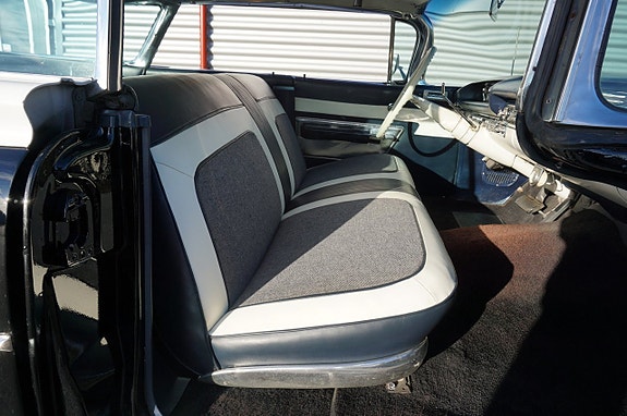 Oldsmobile 88 22 of 27