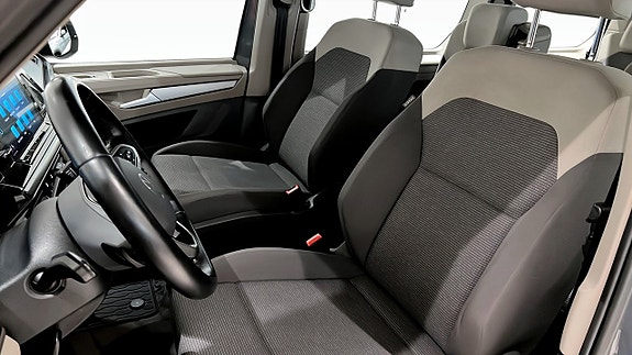 Volkswagen Multivan 8 of 22