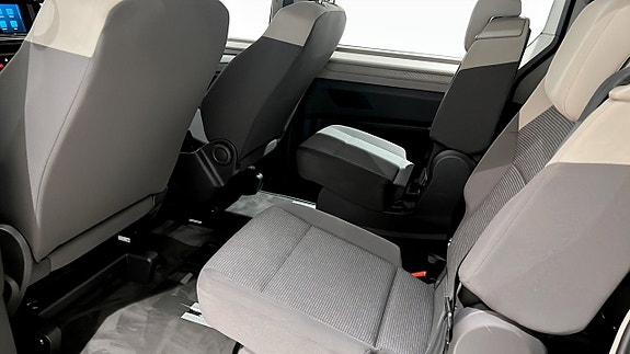 Volkswagen Multivan 11 of 22
