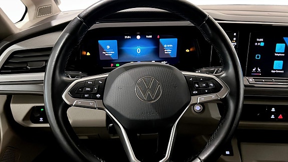 Volkswagen Multivan 18 of 22
