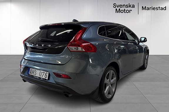 Volvo V40 4 of 5