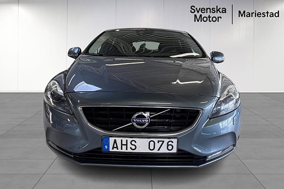 Volvo V40 2 of 5