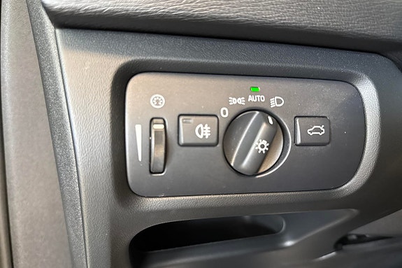 Volvo V40 12 of 18