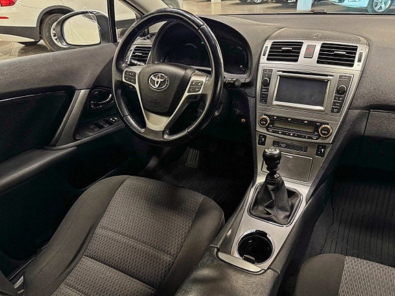 Toyota Avensis 3 of 5