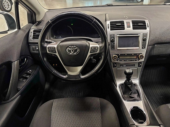 Toyota Avensis 2 of 5