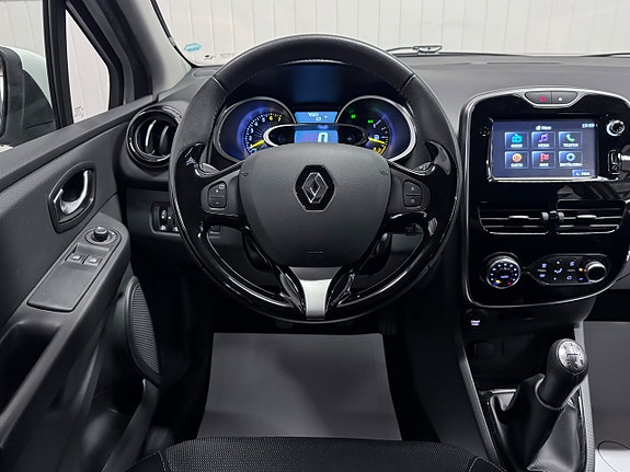 Renault Clio 16 of 27