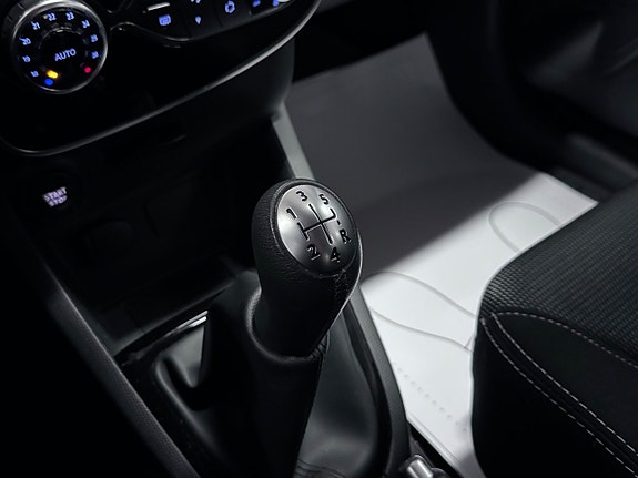 Renault Clio 22 of 27
