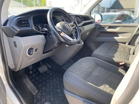 Volkswagen Caravelle 5 of 5