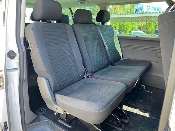 Volkswagen Caravelle 7 of 8